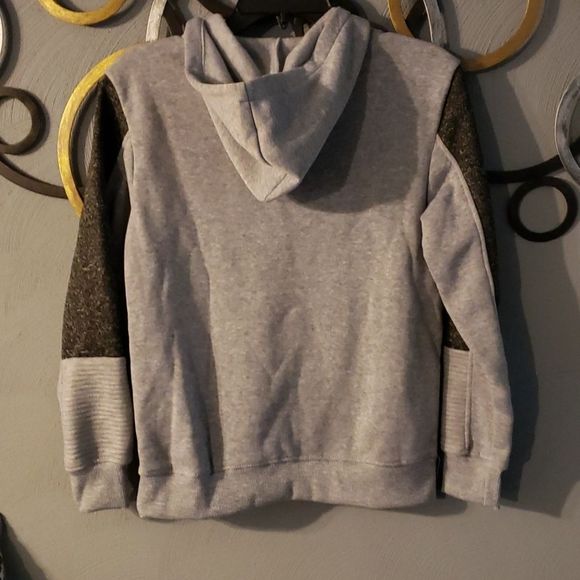 Amongst Others Kid’s Gray Hooded Pullover Sweatshirt Size M - Picture 2 of 9